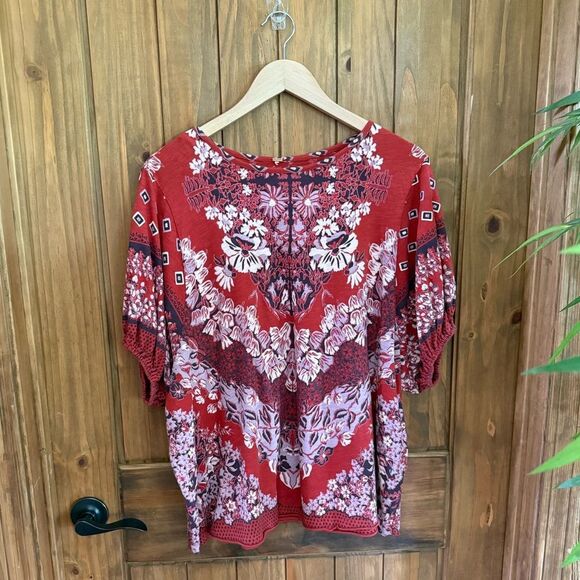 Free People Luly Oversized Floral Printed Knit Top in Combo Bella Rosa - Picture 4 of 10